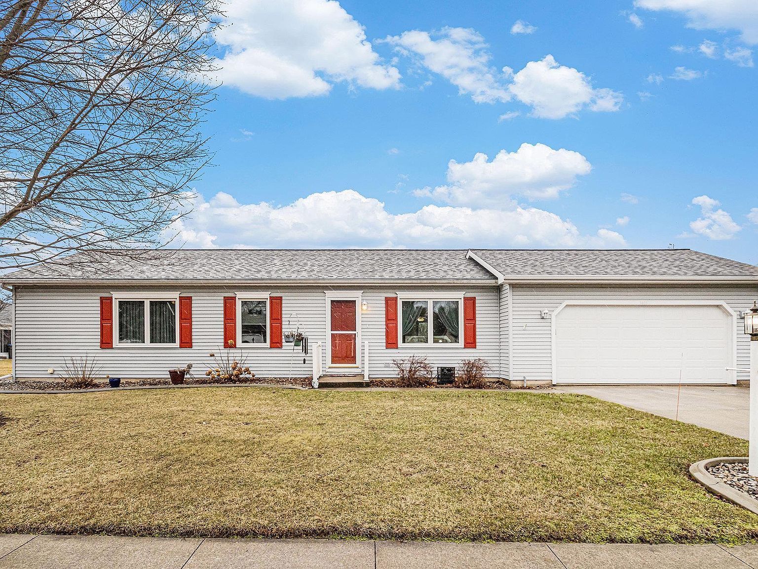 1401 Sweet Clover Dr Goshen, IN 46526 - Thumbnail 2