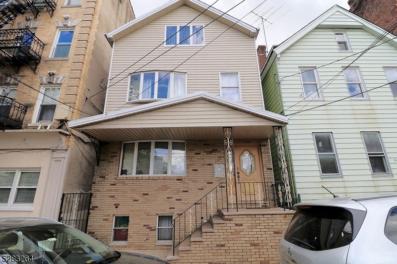 109 Warwick St Newark, NJ 07105 - Thumbnail 2