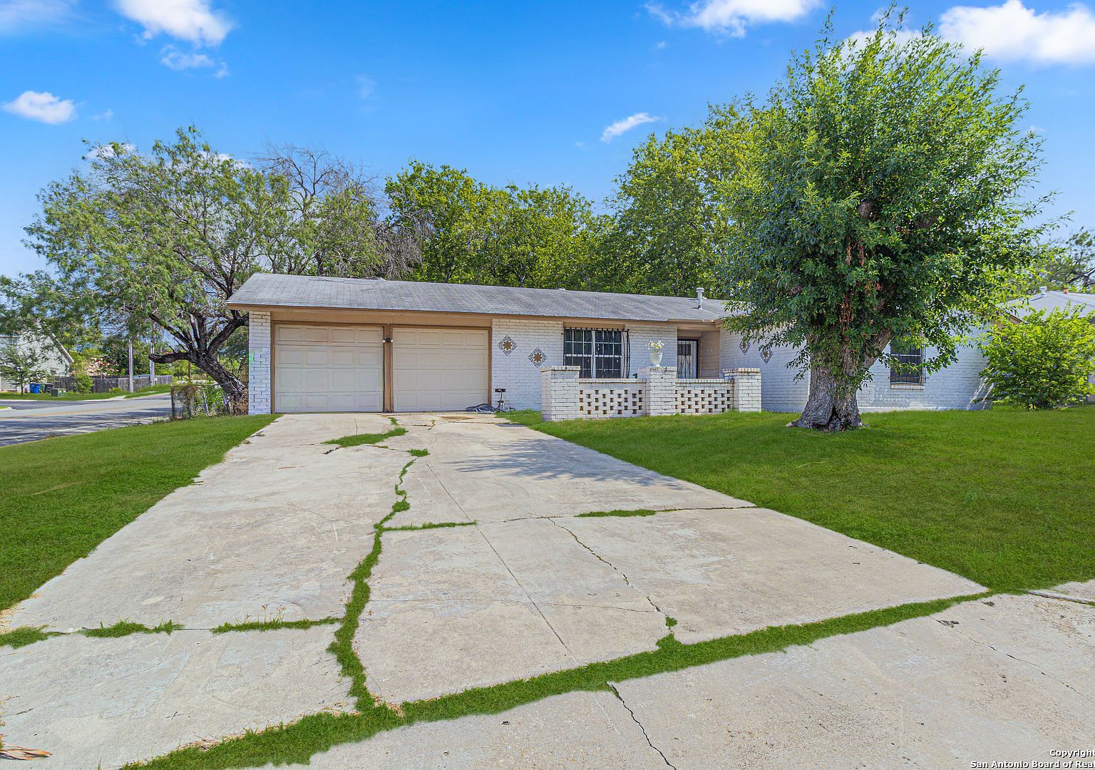 5883 Branch Valley St San Antonio, TX 78242 - Thumbnail 2