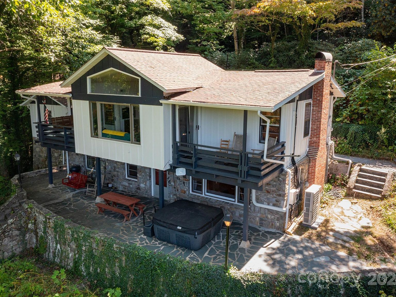 330 Overlook Dr Maggie Valley, NC 28751 - Thumbnail 2