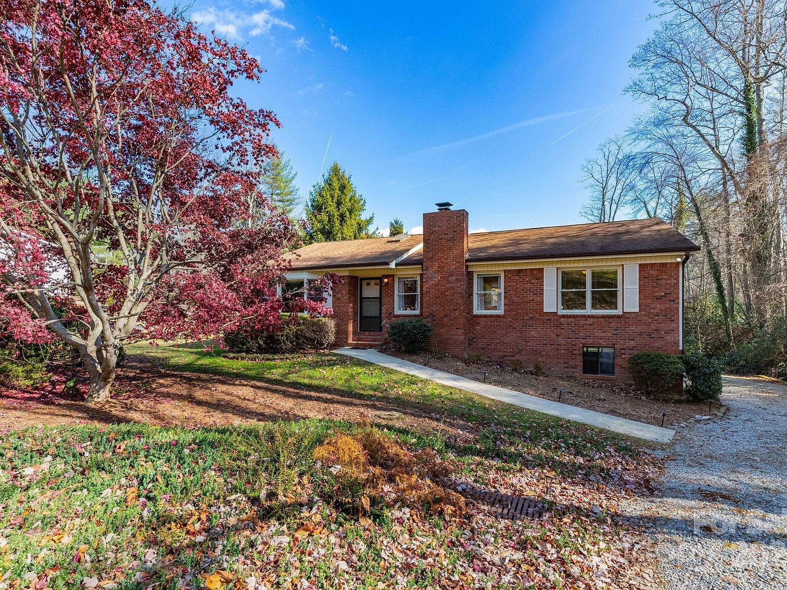 218 Turtle Ln Hendersonville, NC 28791 - Thumbnail 2