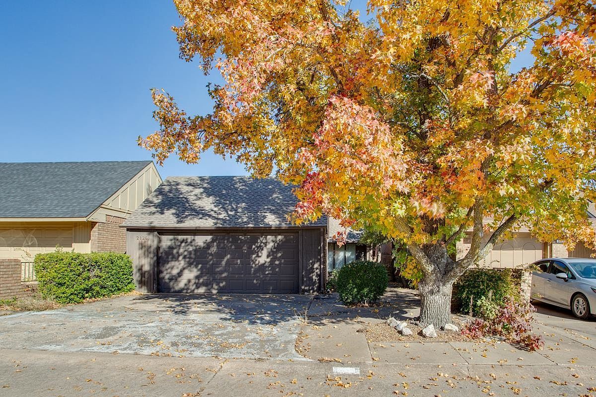 2126 Wilshire Dr Enid, OK 73703 - Thumbnail 2