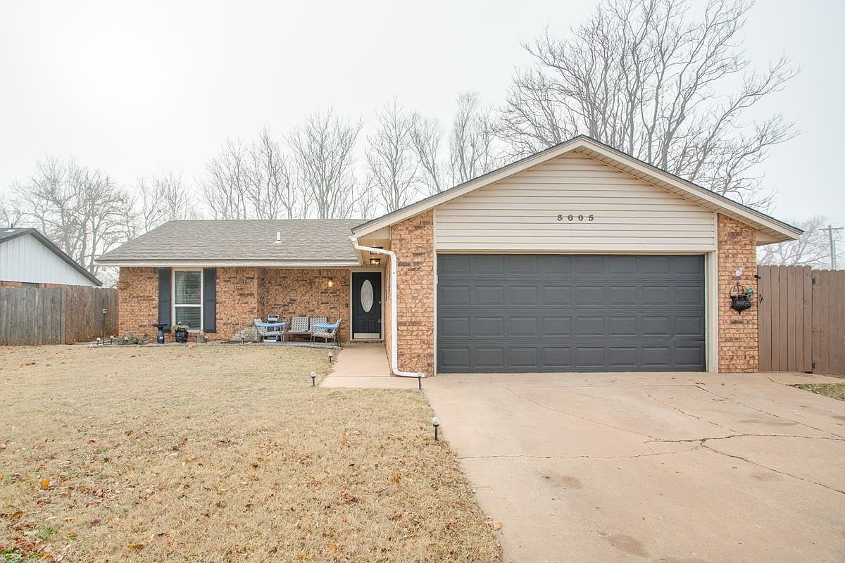 3005 Hillcrest Dr Enid, OK 73701 - Thumbnail 2