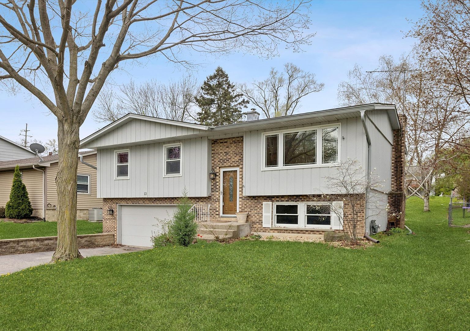13 Hawthorne Rd Lake In The Hills, IL 60156  | Single Family