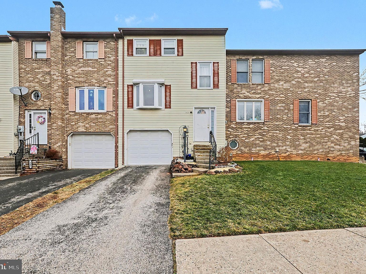 143 White Dogwood Dr Etters, PA 17319 - Thumbnail 2