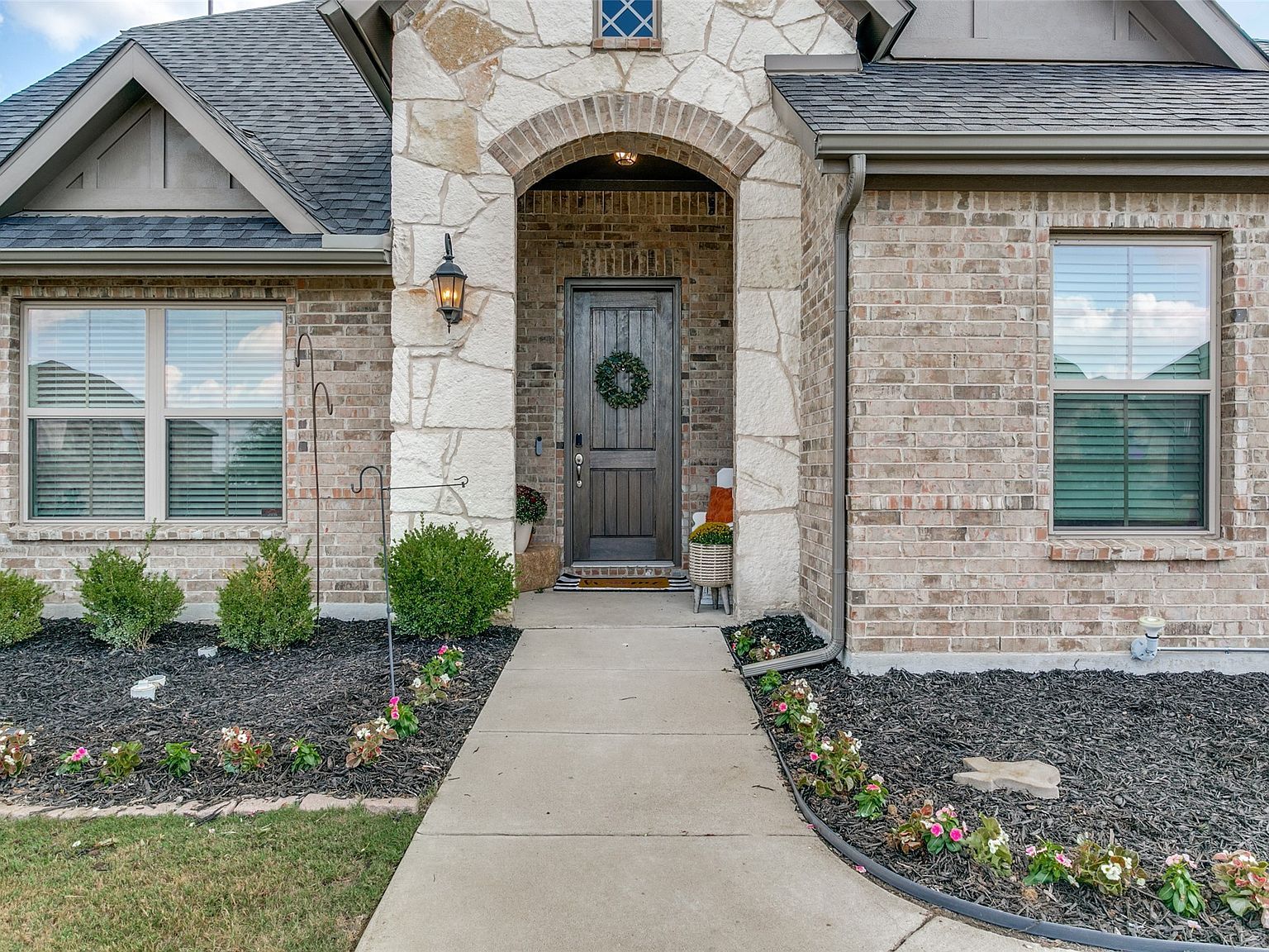 117 Saint Elias Dr Burleson, TX 76028 - Thumbnail 2