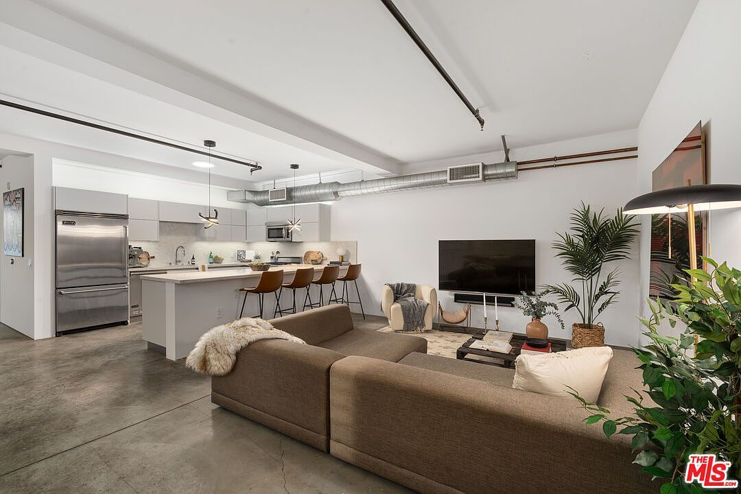 1046 Princeton Dr UNIT 105 Marina Del Rey, CA 90292 - Thumbnail 2