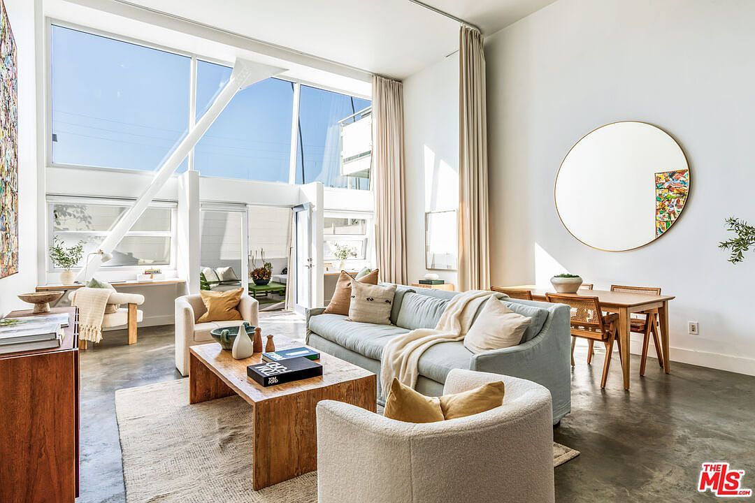 615 Hampton Dr UNIT A102 Venice, CA 90291 - Thumbnail 2