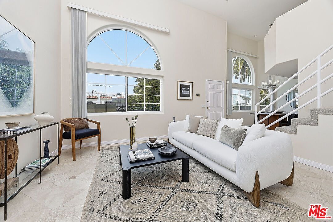 3900 Beethoven St APT 302 Los Angeles, CA 90066 - Thumbnail 2