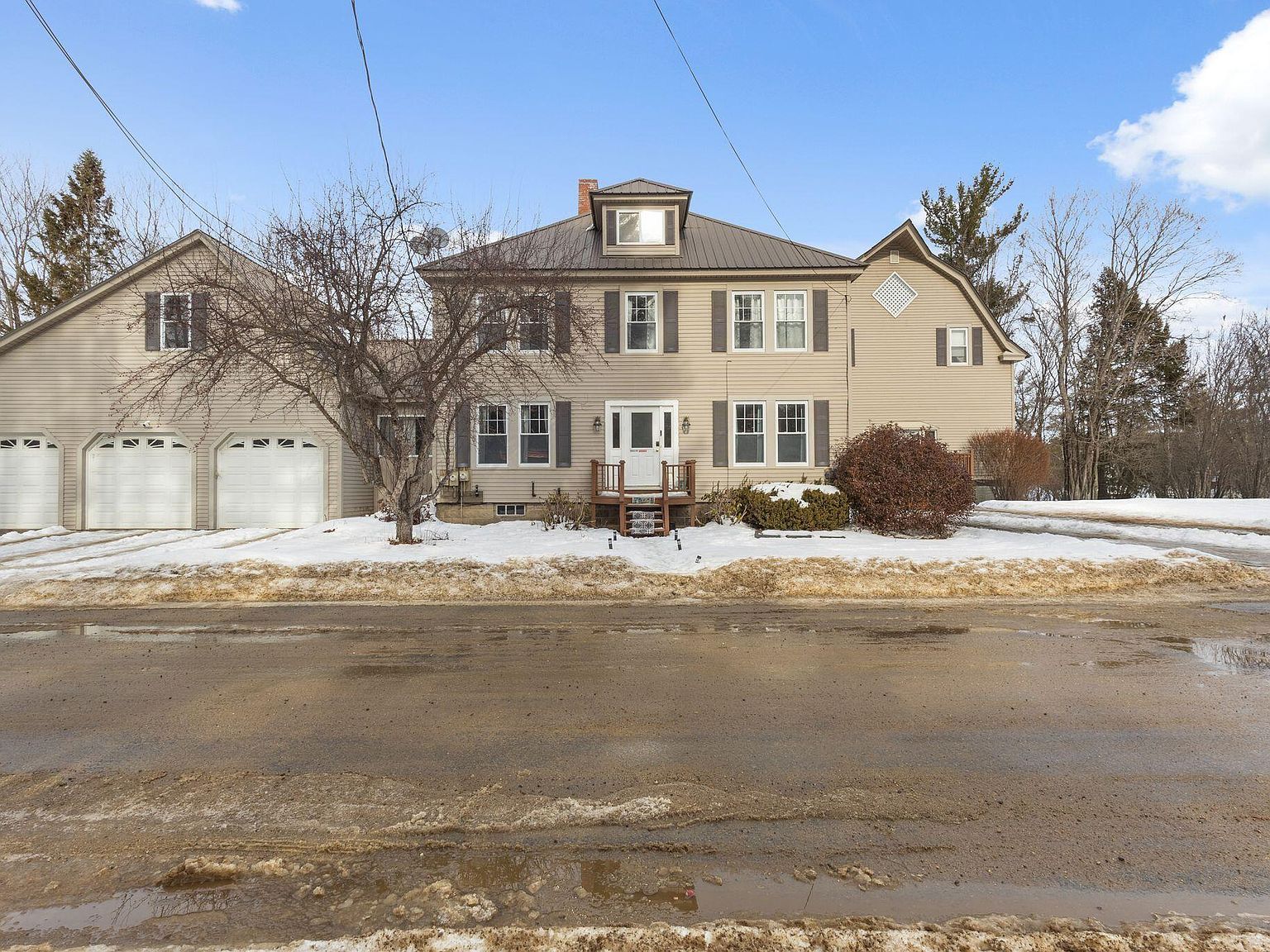 79 Pioneer St West Paris, ME 04289 - Thumbnail 2