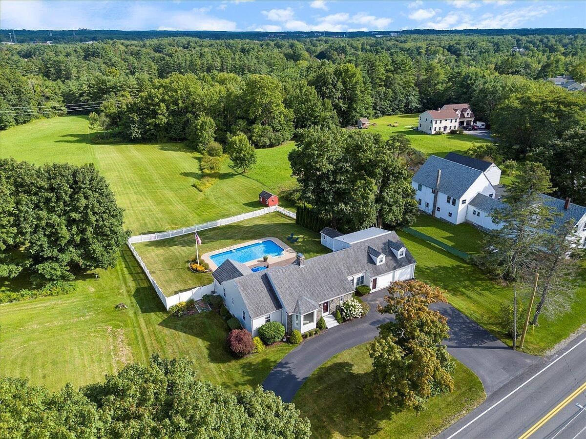 147 Pride St Westbrook, ME 04092  | Single Family