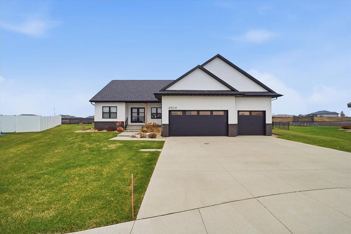 4904 Cohen Ct Cedar Falls, IA 50613 - Thumbnail 2