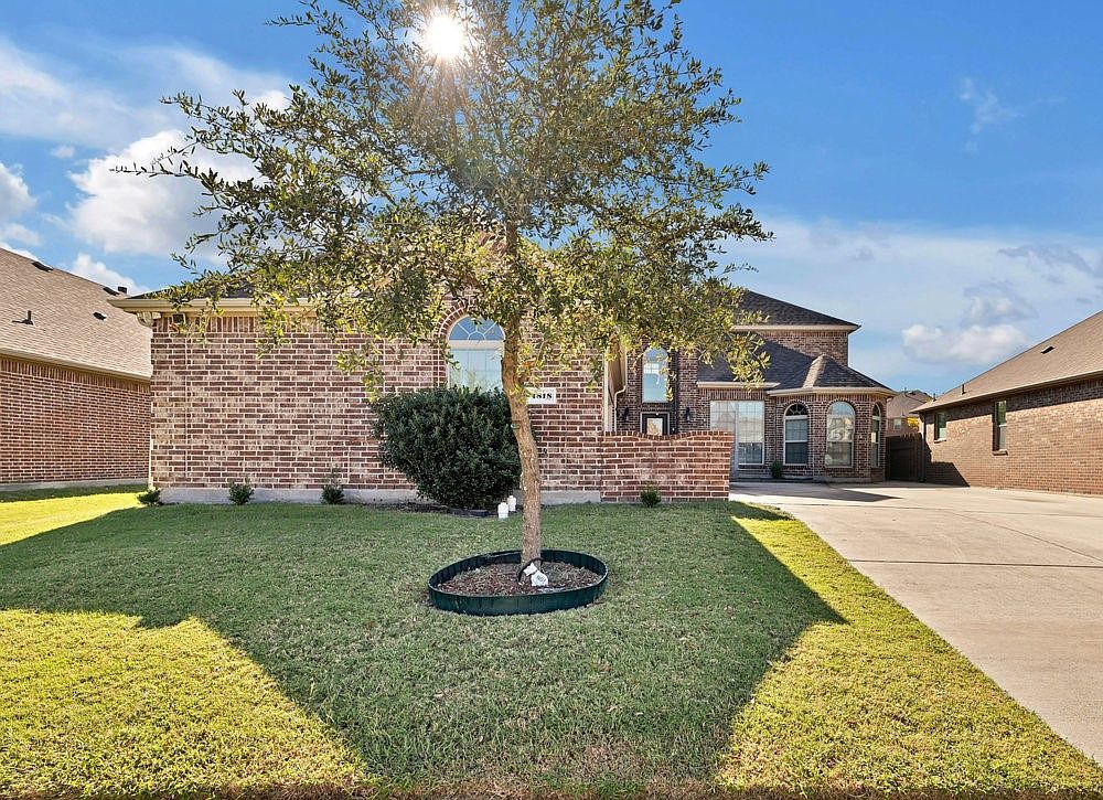 4818 Clamdigger Way Garland, TX 75043 - Thumbnail 2