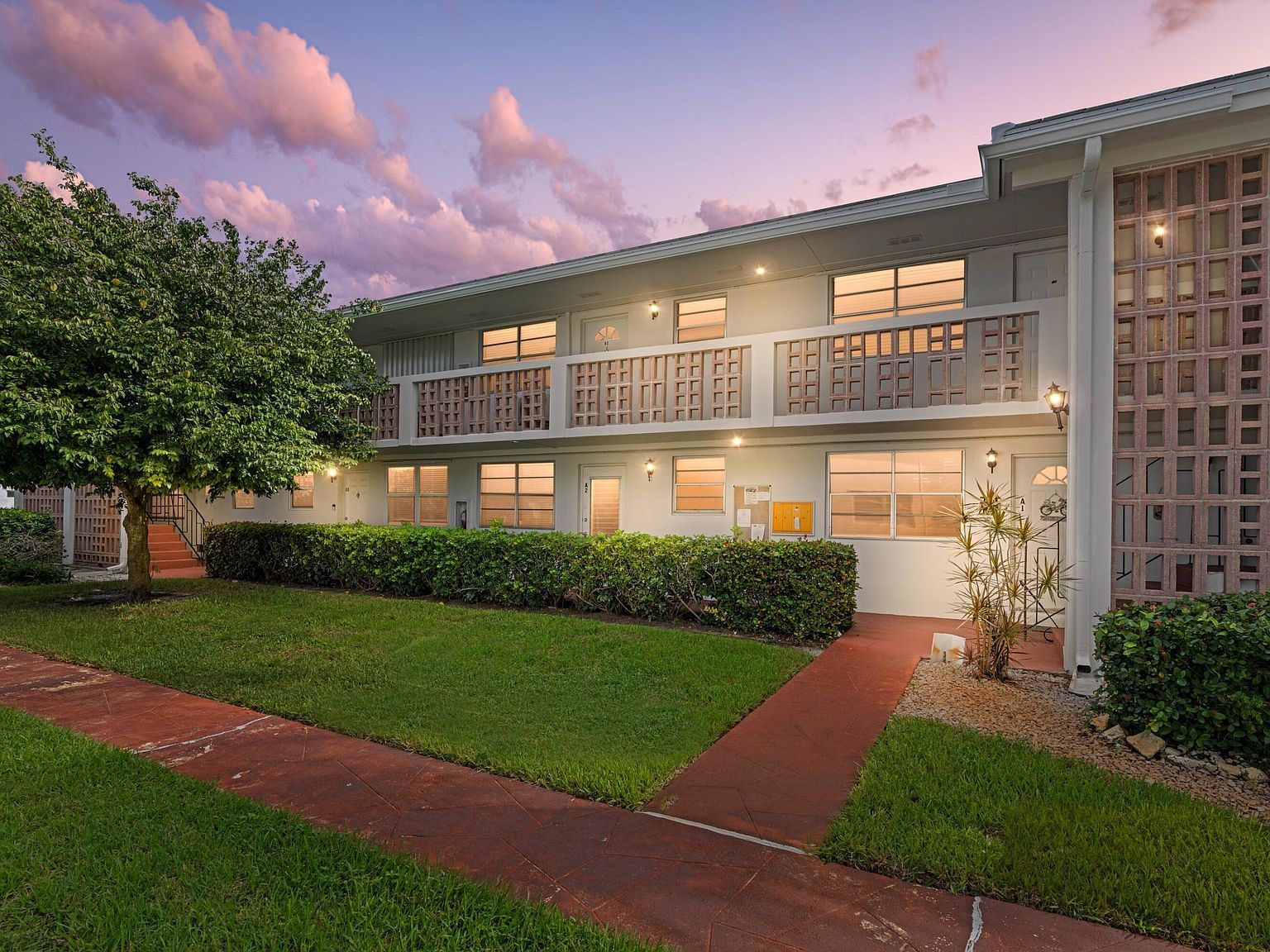 40 SE 13th St APT B1 Boca Raton, FL 33432 - Thumbnail 2