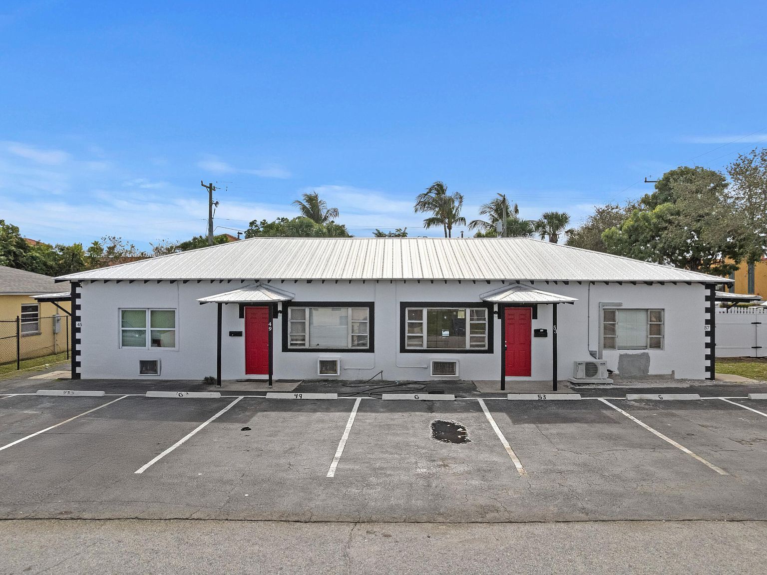 49 W 27th St Riviera Beach, FL 33404 - Thumbnail 2