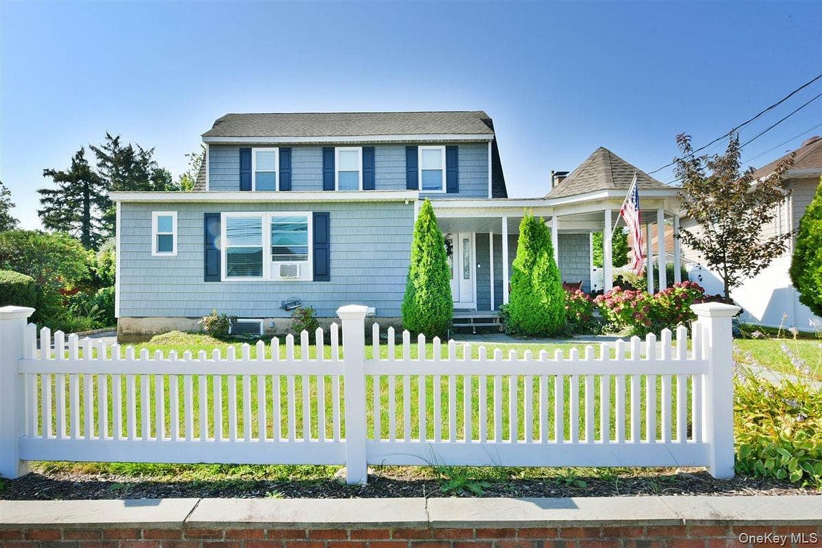 3 Berryhill Ln Bethpage, NY 11714 - Thumbnail 2