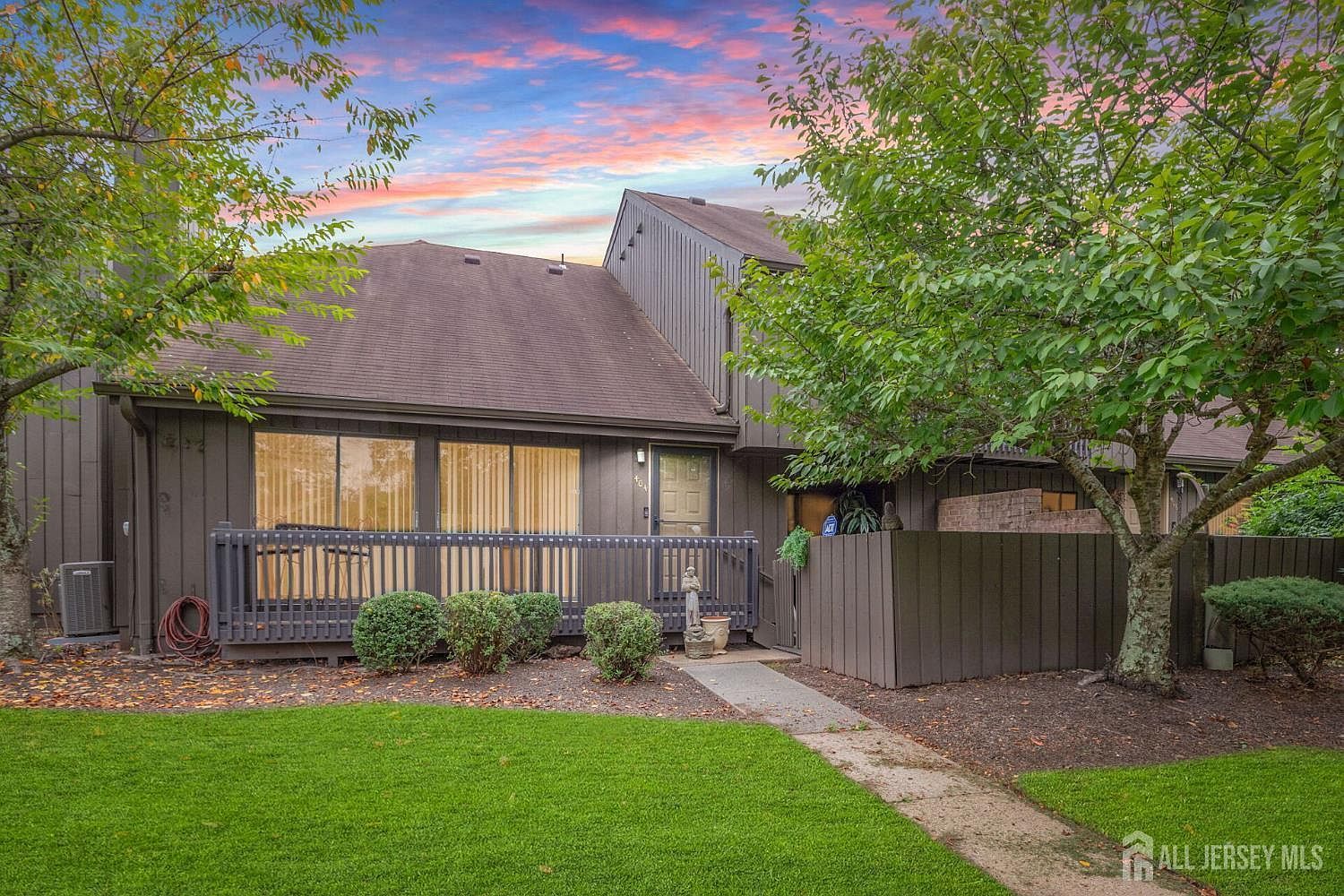 404 Westgate Dr N Edison, NJ 08820 - Thumbnail 2