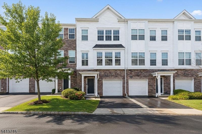 303 Saratoga Ct Branchburg, NJ 08876 - Thumbnail 2