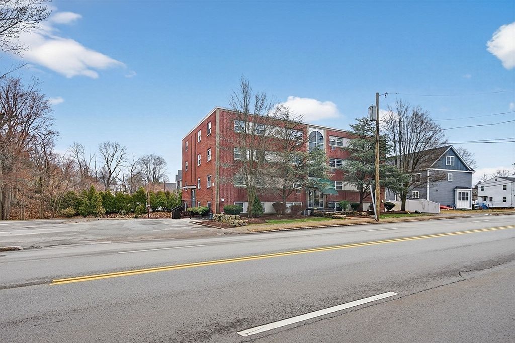 588 Main St APT 3D Stoneham, MA 02180  | Condominium