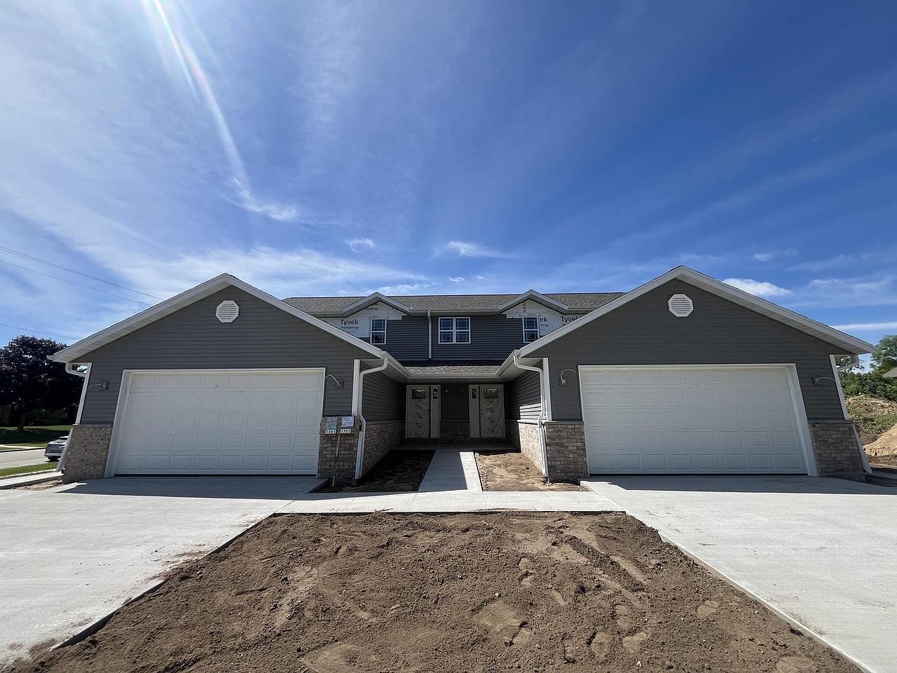 1363 Legion Cir West Bend, WI 53090 - Thumbnail 2