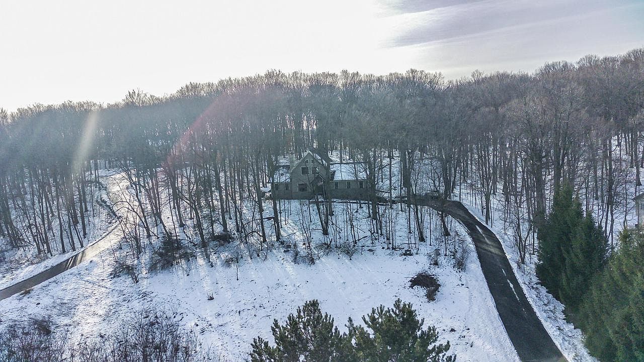 4593 Beaver Dam Rd West Bend, WI 53090 - Thumbnail 2