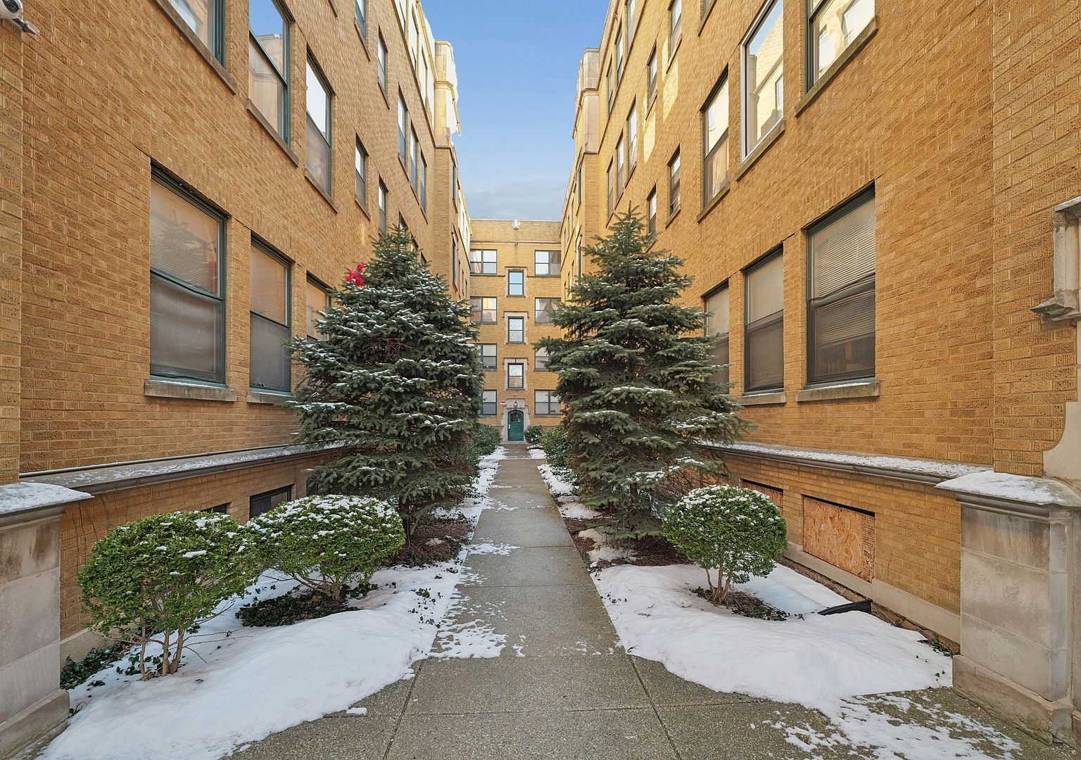 7219 S Yates Blvd APT 3A Chicago, IL 60649 - Thumbnail 2