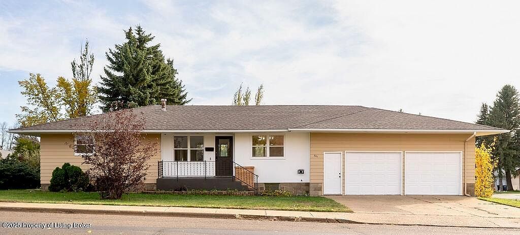 741 Empire Rd Dickinson, ND 58601 - Thumbnail 2