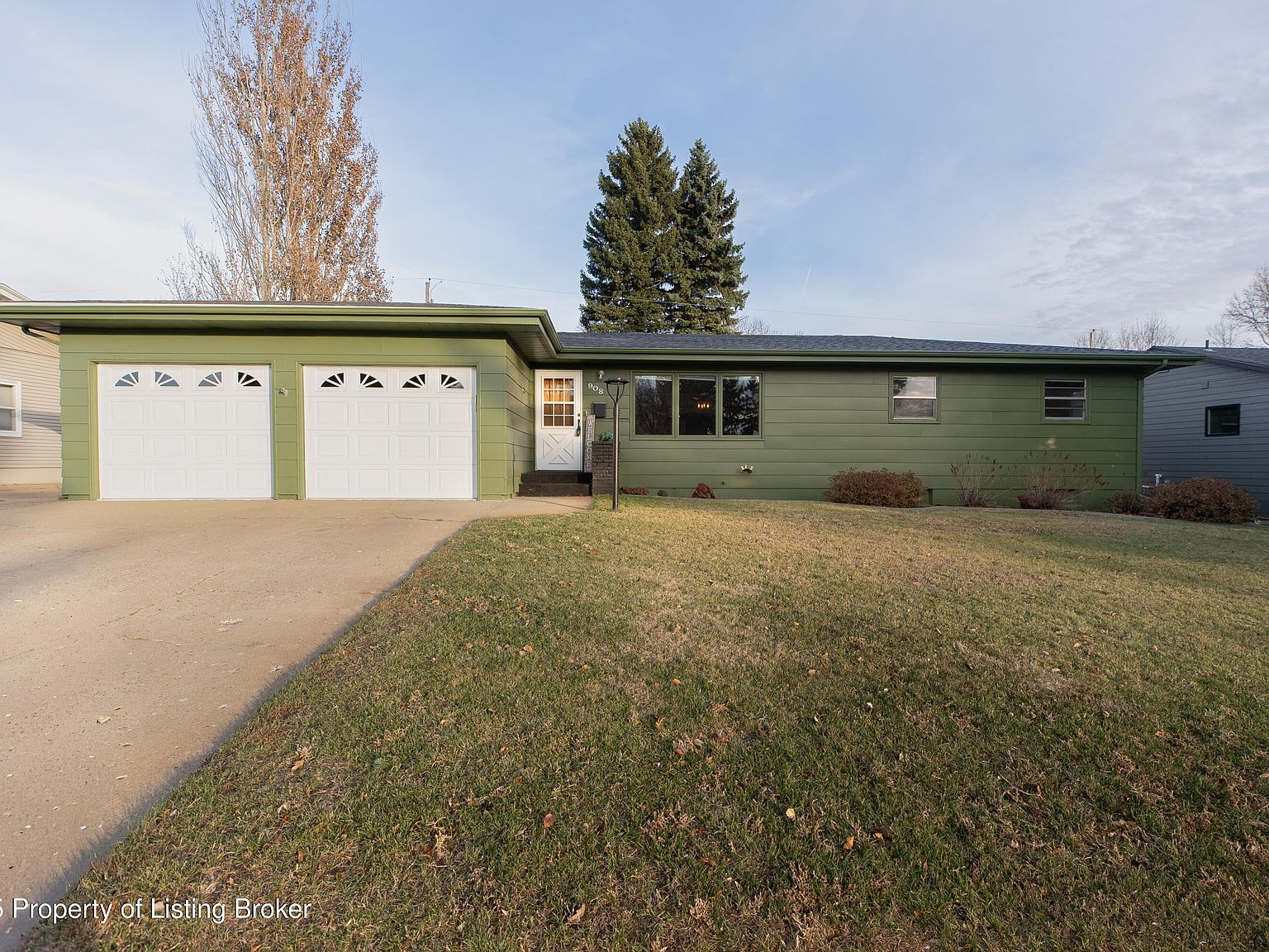 908 8th Ave W Dickinson, ND 58601 - Thumbnail 2