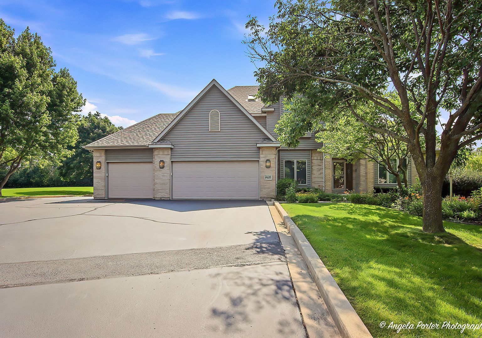 8420 Saint Moritz Dr Spring Grove, IL 60081 | Single Family