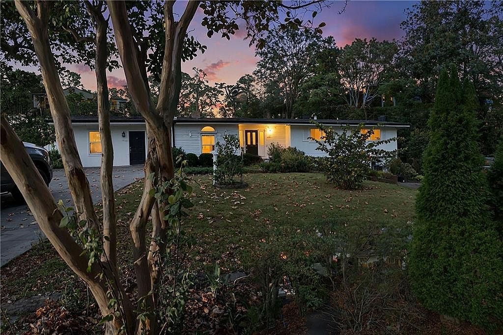 1033 Sandalwood Dr Lawrenceville, GA 30043 - Thumbnail 2