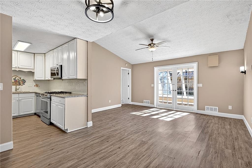 233 Goshen Ln Woodstock, GA 30188 - Thumbnail 2