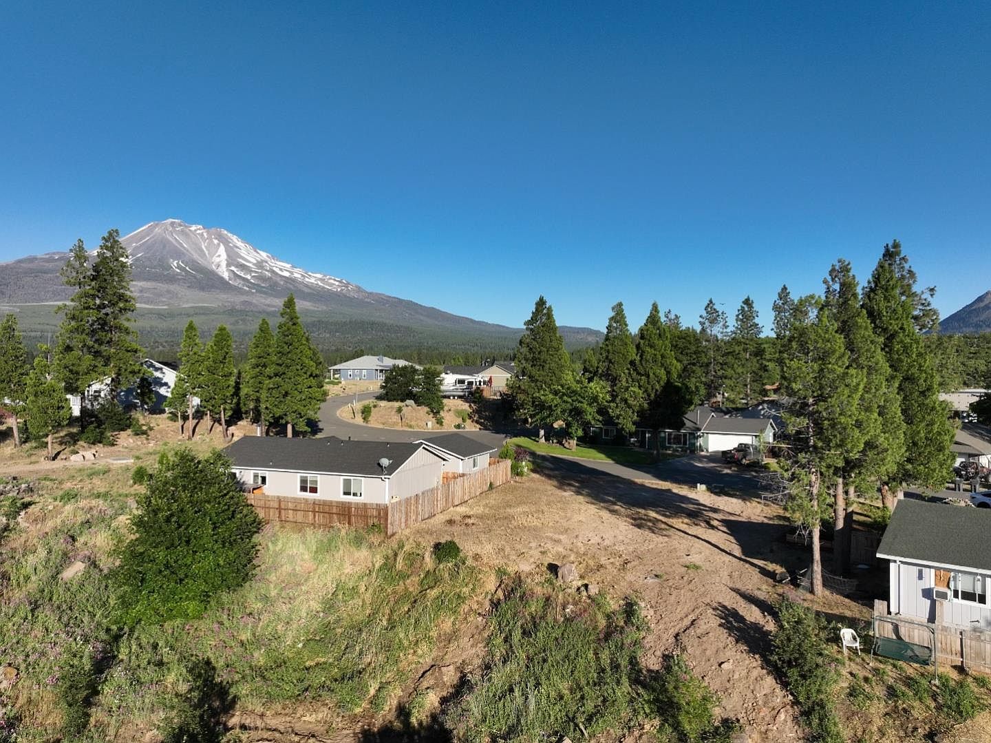 306 Woodridge Ct Weed, CA 96094 - Thumbnail 2