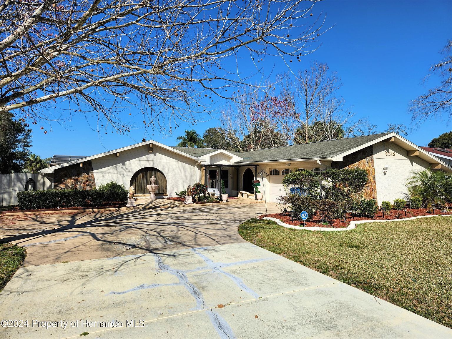 8518 Delaware Dr Weeki Wachee, FL 34607 - Thumbnail 2