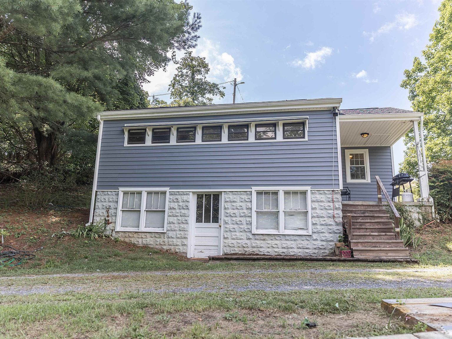 1202 S Lee Hwy Lexington, VA 24450 - Thumbnail 2