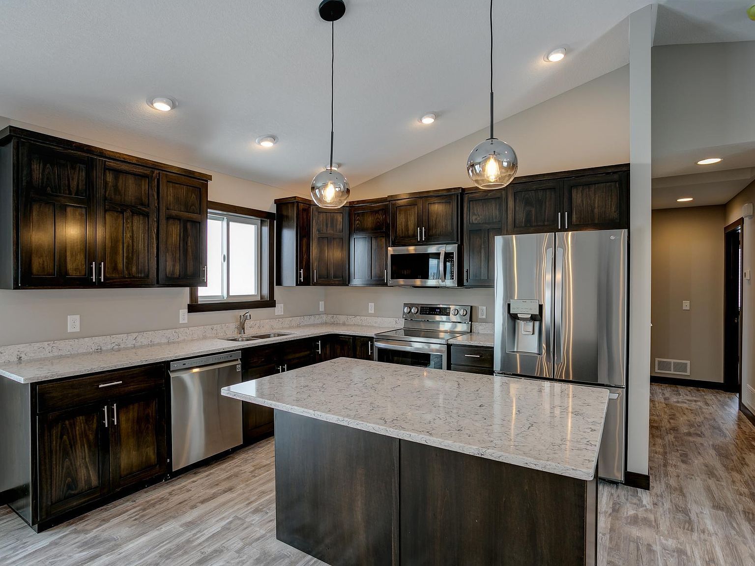 492 Coyote Way New Richmond, WI 54017 - Thumbnail 2