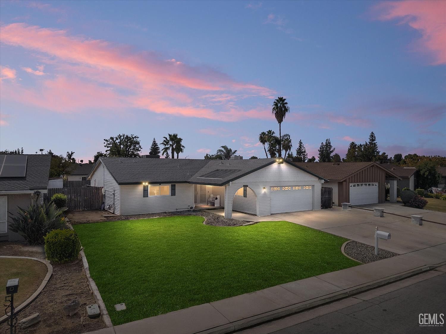 5005 Surrey Ln Bakersfield, CA 93309 - Thumbnail 2