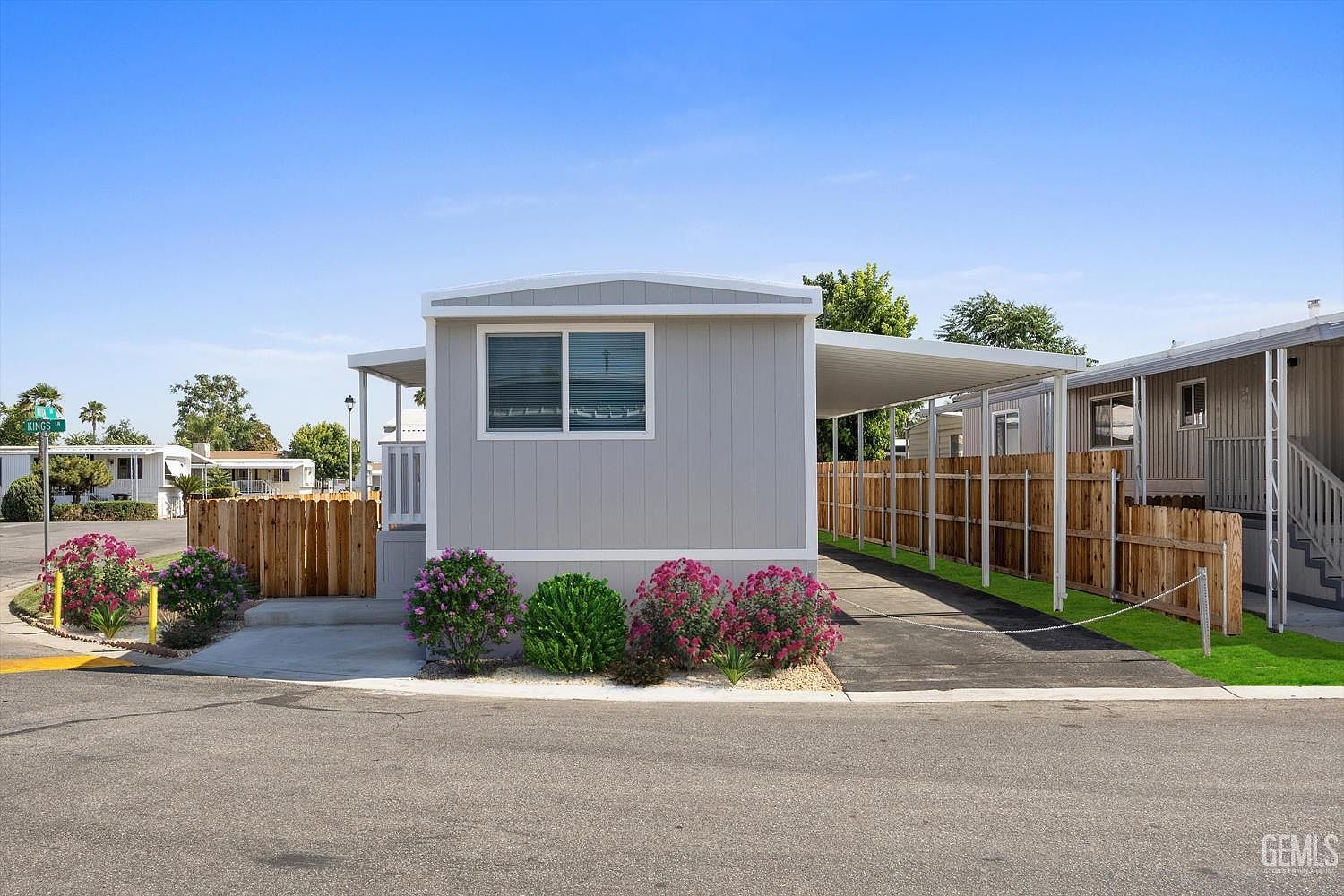 306 Kings Ln Bakersfield, CA 93308 - Thumbnail 2