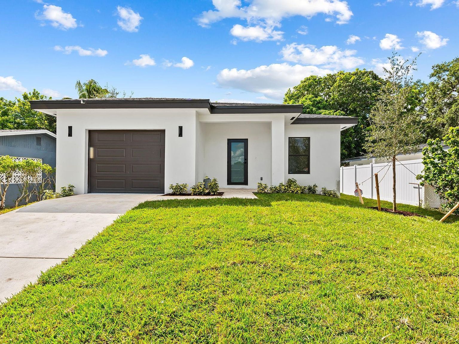 2810 NW 7th St Fort Lauderdale, FL 33311 - Thumbnail 2