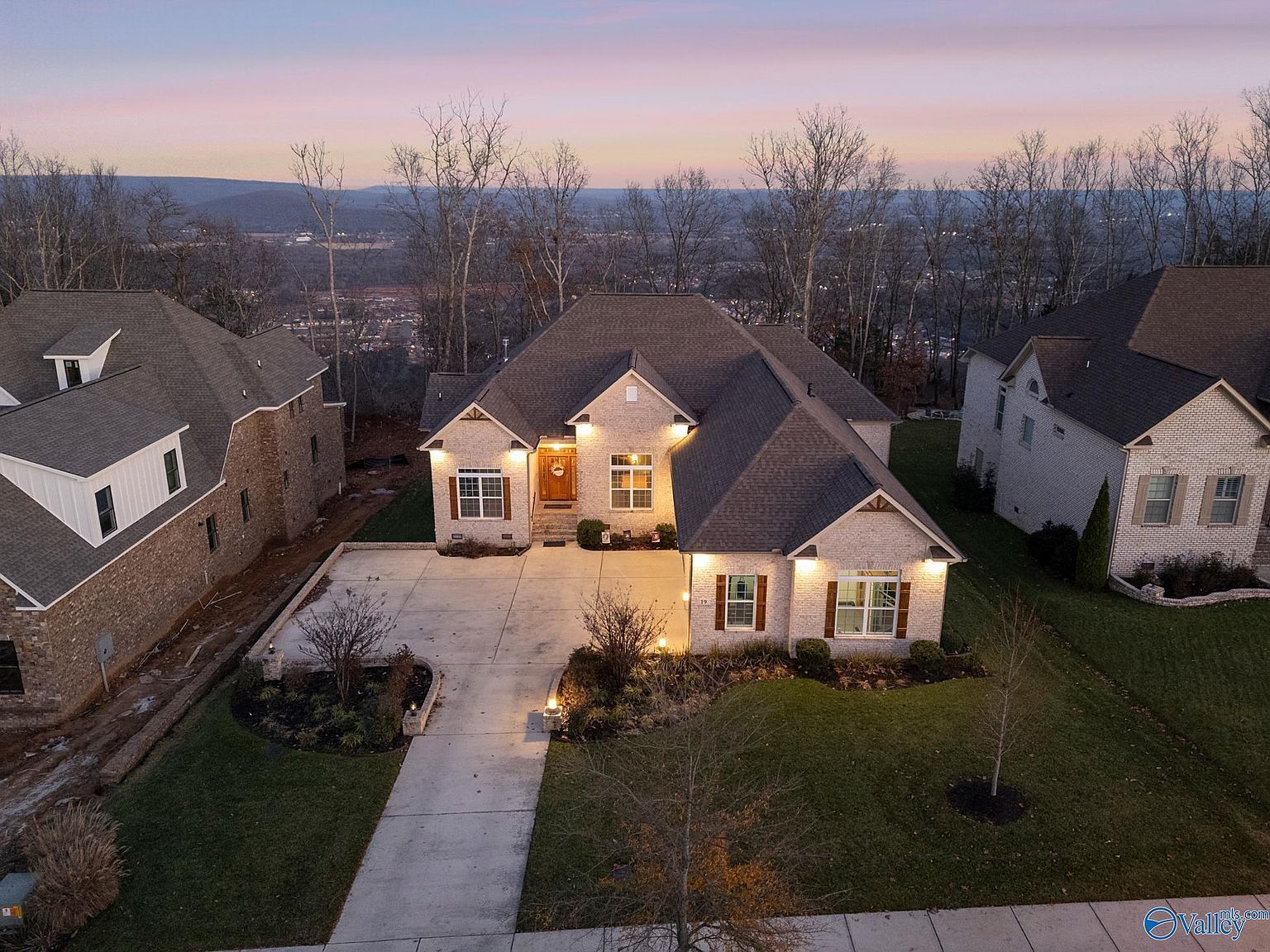 19 Ridge Bluff Cir SE Huntsville, AL 35803 - Thumbnail 2