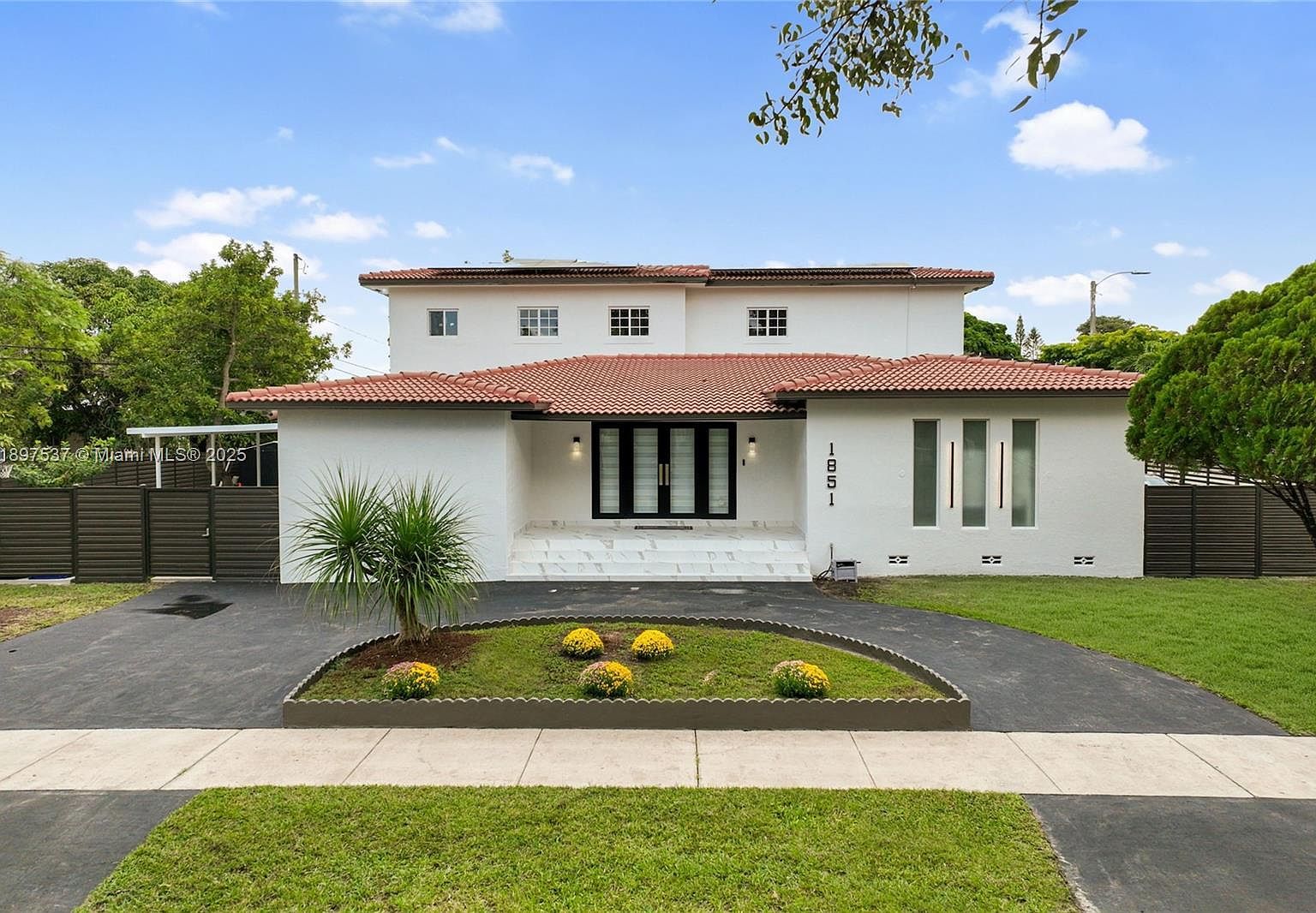 1851 NW 32nd Ave Miami, FL 33125 - Thumbnail 2