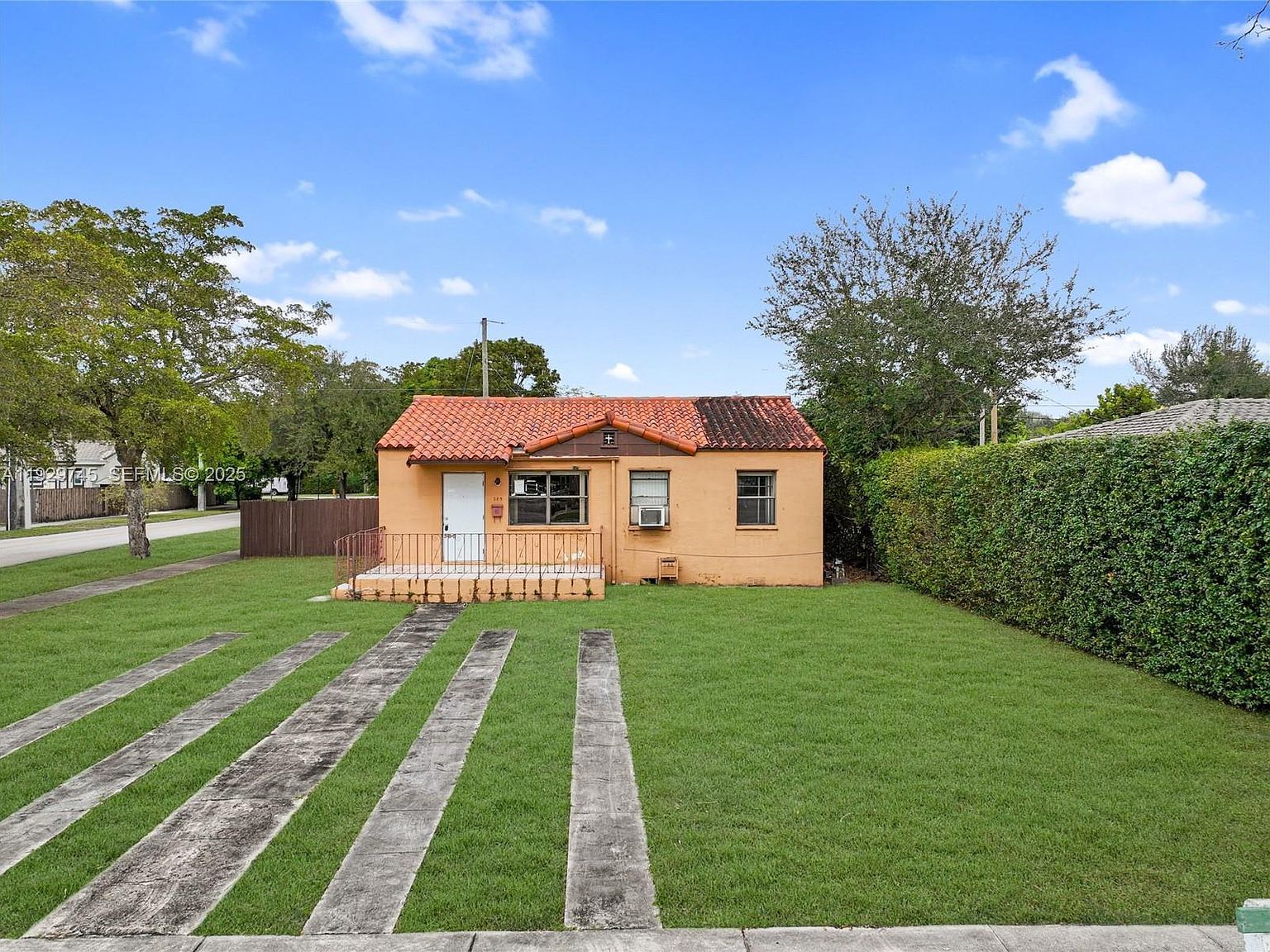 389 Lafayette Dr Miami Springs, FL 33166 - Thumbnail 2