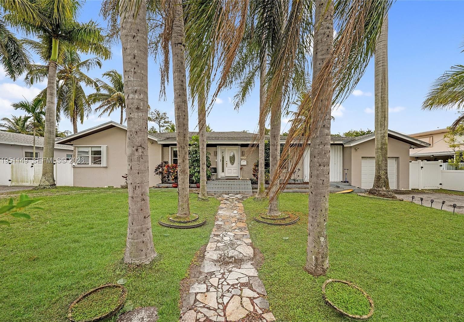 2534 Monroe St Hollywood, FL 33020 - Thumbnail 2