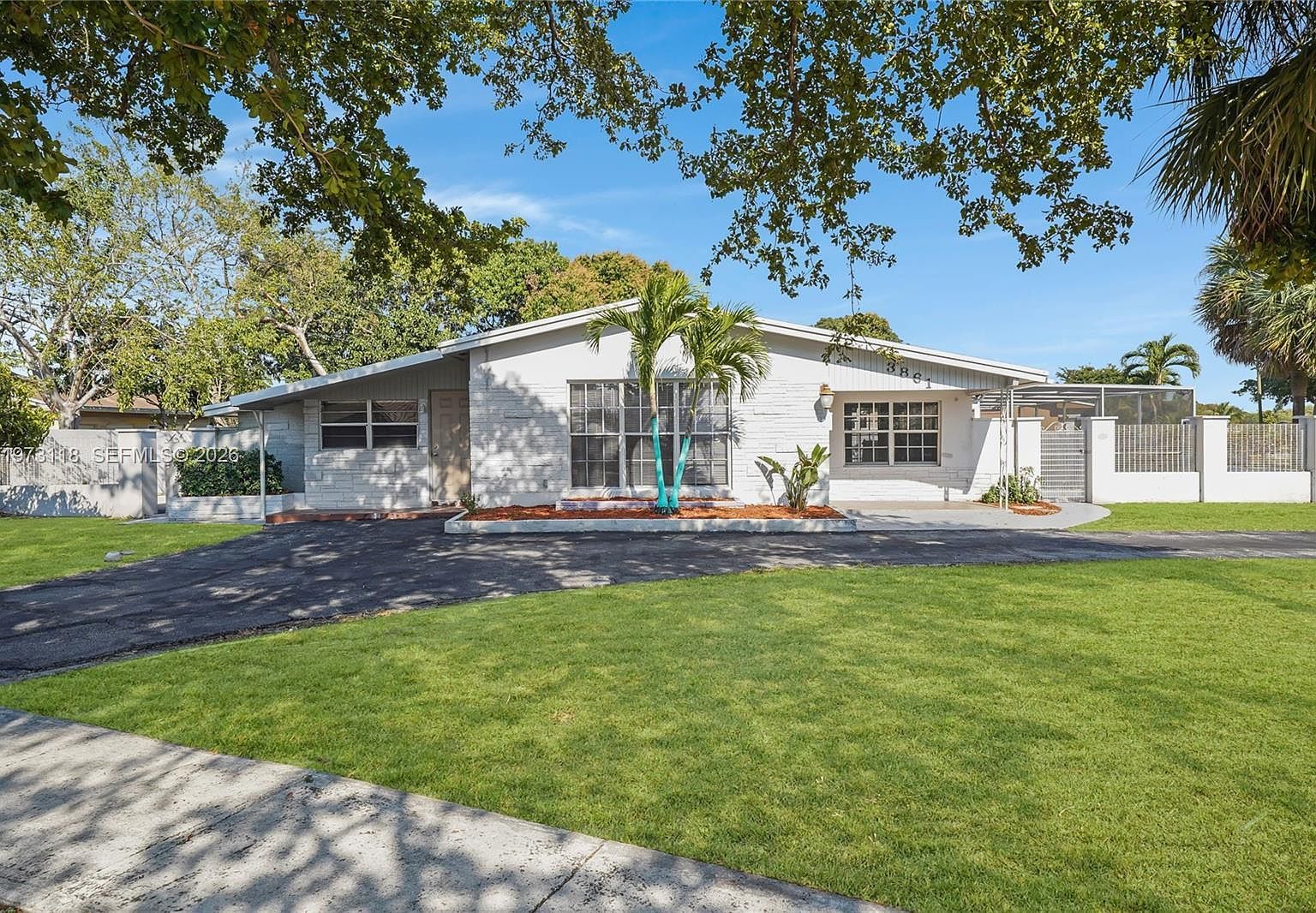 3861 NW 6th Ct Fort Lauderdale, FL 33311 - Thumbnail 2