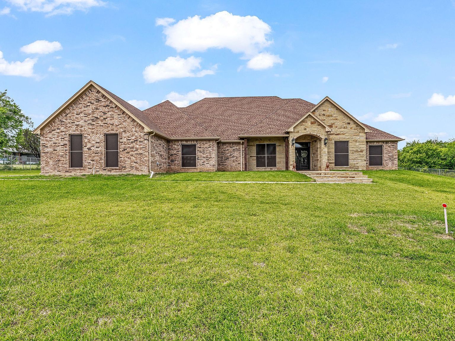 804 Sunset Acres Ct Granbury, TX 76048 - Thumbnail 2