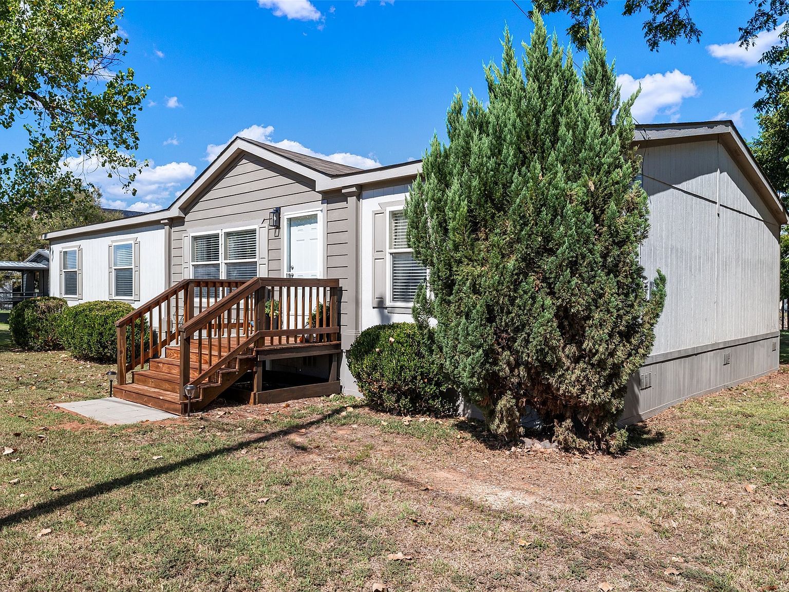 3401 Samoan Ct Granbury, TX 76048 - Thumbnail 2