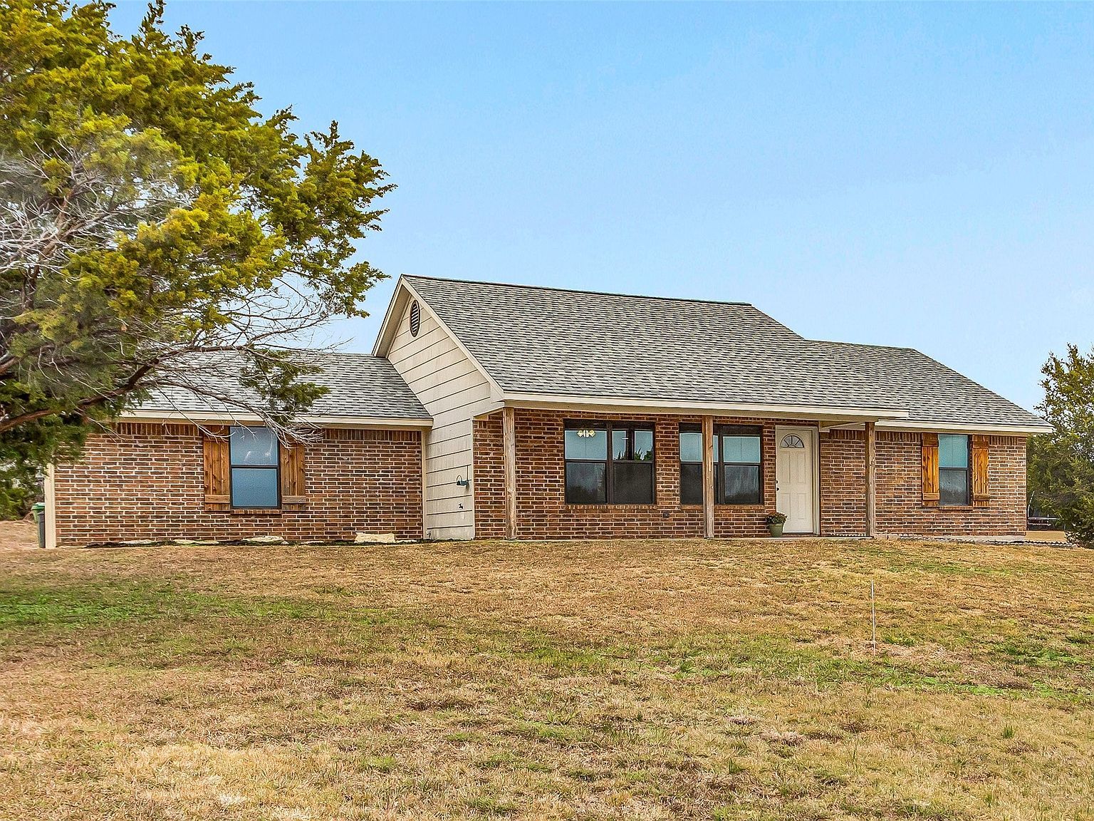 900 Bandera Trl Granbury, TX 76048 - Thumbnail 2