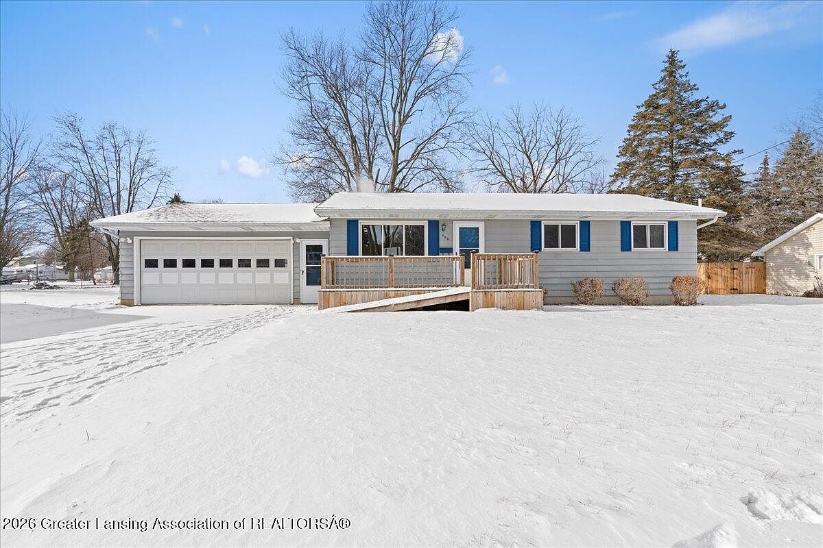 905 N Oakland St Saint Johns, MI 48879 - Thumbnail 2