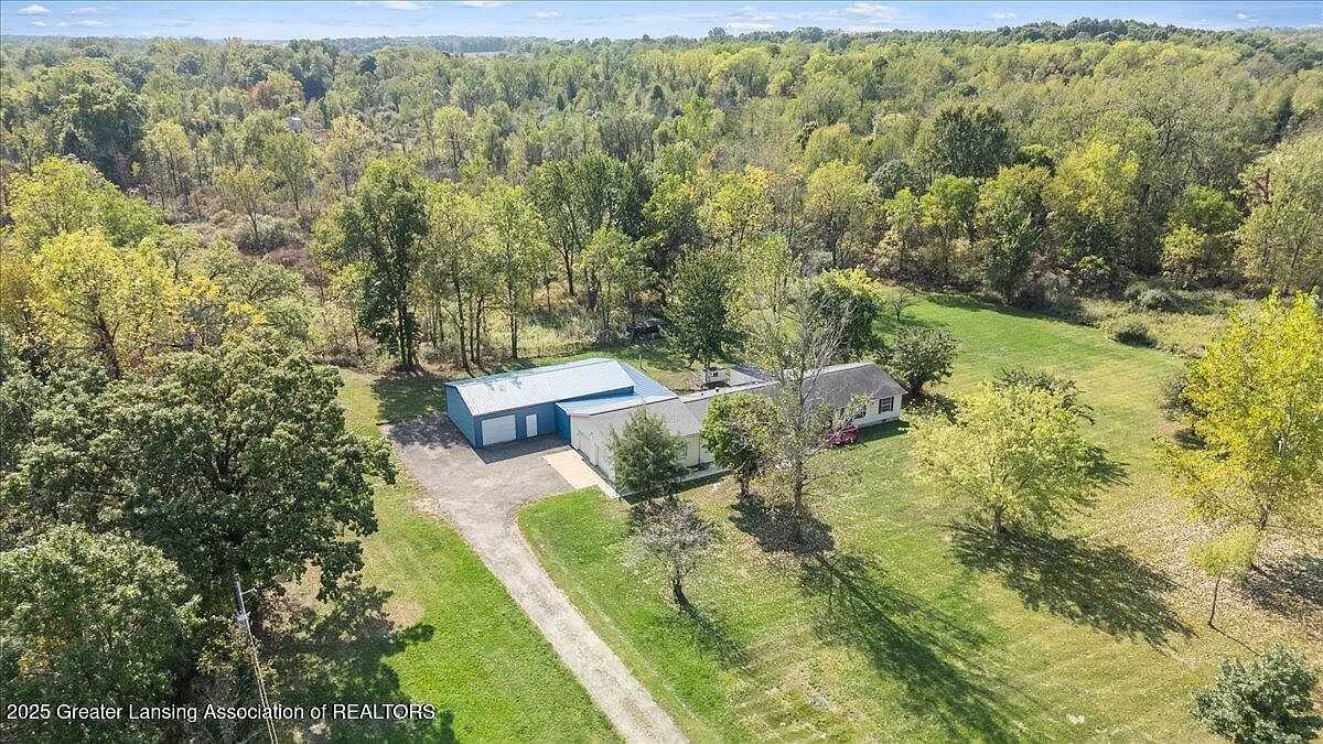 998 E Butterfield Hwy Charlotte, MI 48813 - Thumbnail 2