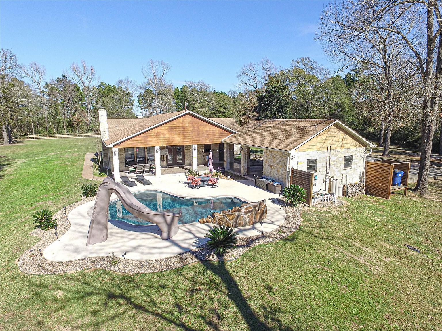 1705 Yarborough Loop Livingston, TX 77351 - Thumbnail 2