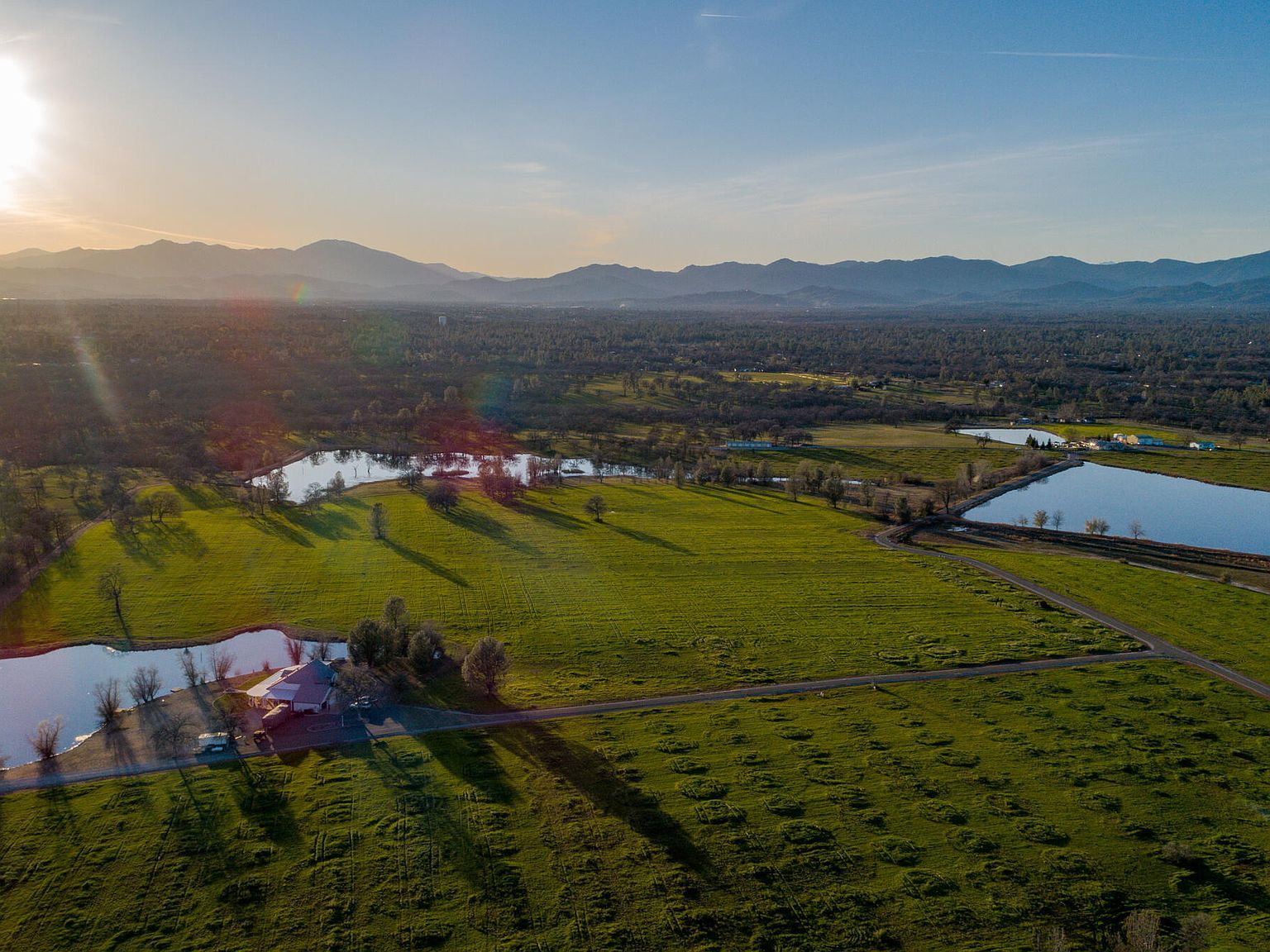 21623 Seven Lakes Ln Redding, CA 96003 - Thumbnail 2